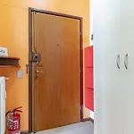 Al Mini, Ospitar *
