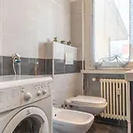 Al Mini, Ospitar Apartment