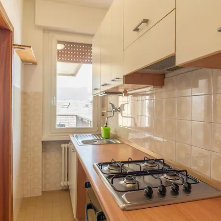 Al Mini, Ospitar Apartment