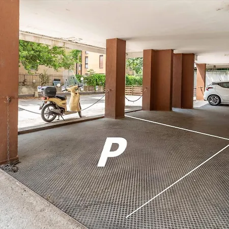 Al Mini, Ospitar Apartament