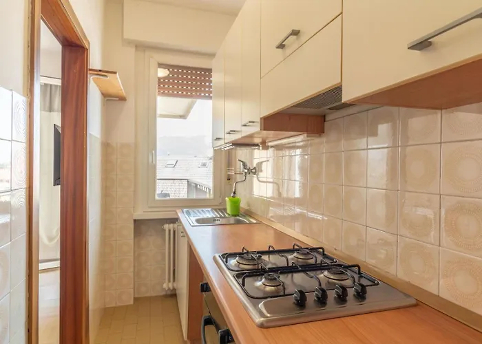 Al Mini, Ospitar Apartment